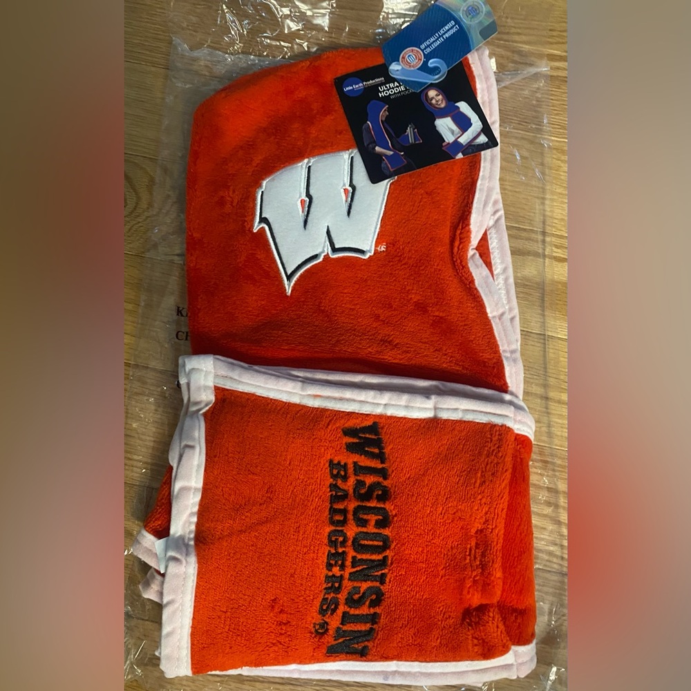 Wisconsin Badgers Ultra Soft Fleece Hoodie Scarf with Pockets